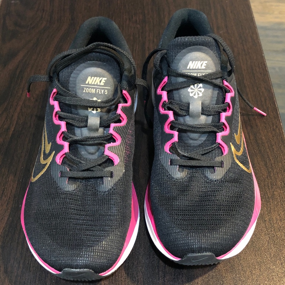 Nike Women's Black & Pink Zoom Fly 5 Running Sneakers, no box preowned, size 10